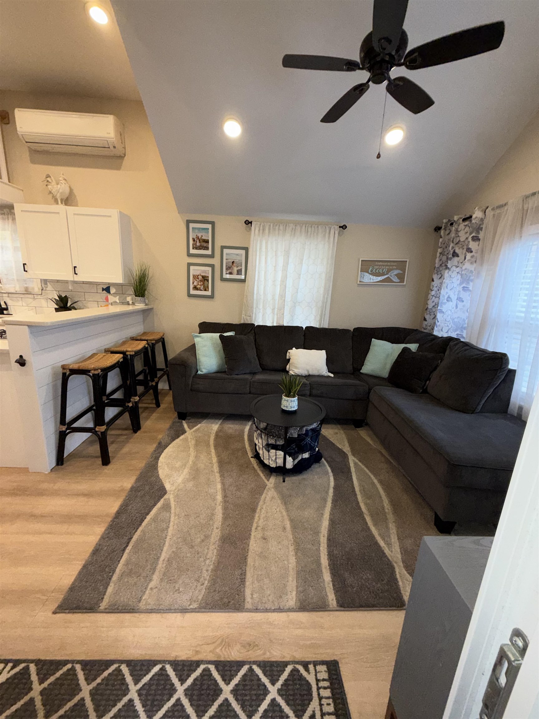 515 Corsons Tavern Road Ocean View, NJ 08230 - Photo 6 of 23 a living room with furniture