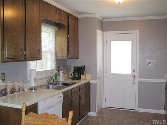 405 Wilson Jones Road Clayton, NC 27520 - Photo 4 of 16 Kitchen with lots of cabinets/crown molding/fresh paint