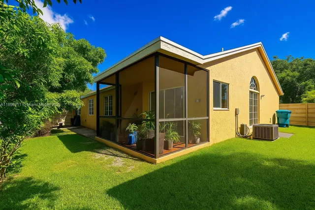 a view of an house with backyard porch and entertaining space