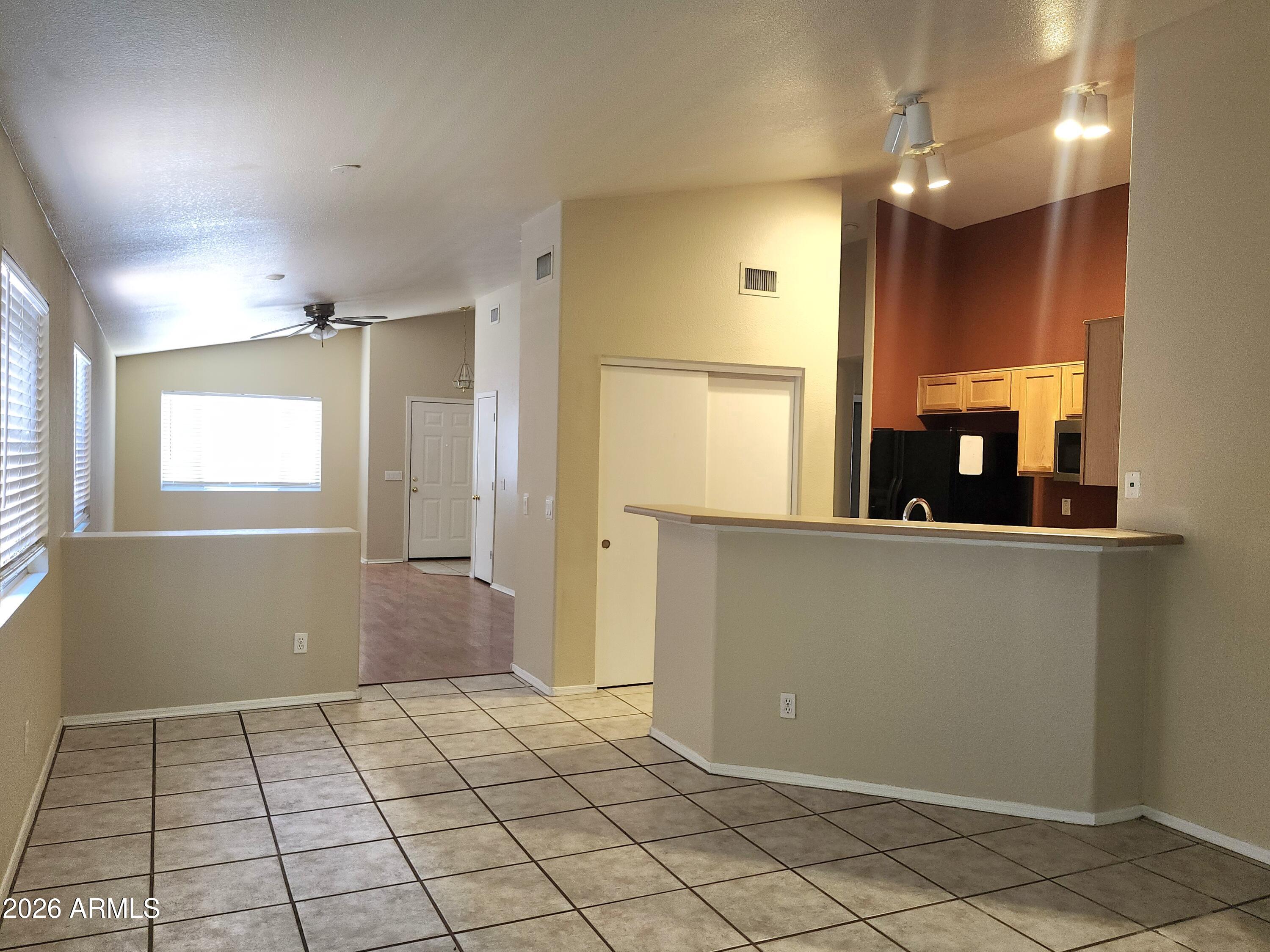 6424 West Saddlehorn Road Phoenix, AZ 85083 - Photo 4 of 21
