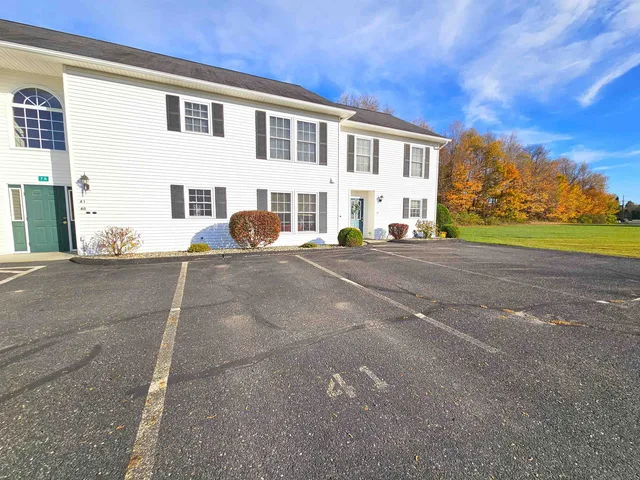$239,900 | 78 Kingsbury Circle, Unit C41, Derby, VT 05829