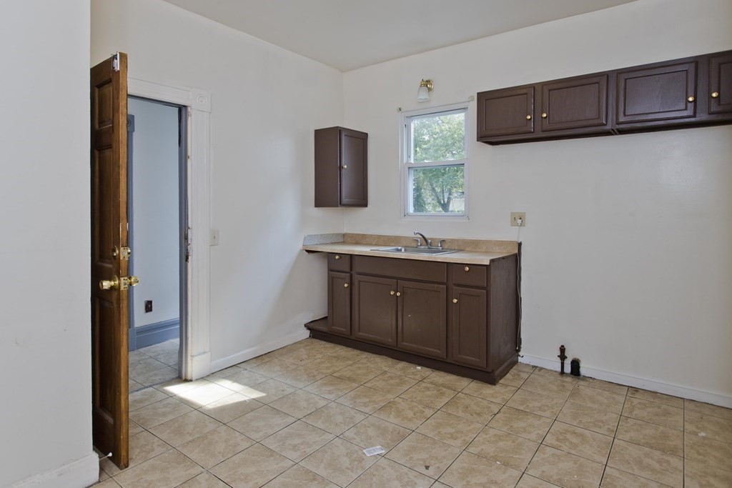 61 Euclid Avenue Springfield, MA 01108 - Photo 14 of 42 Gallery Image 14
