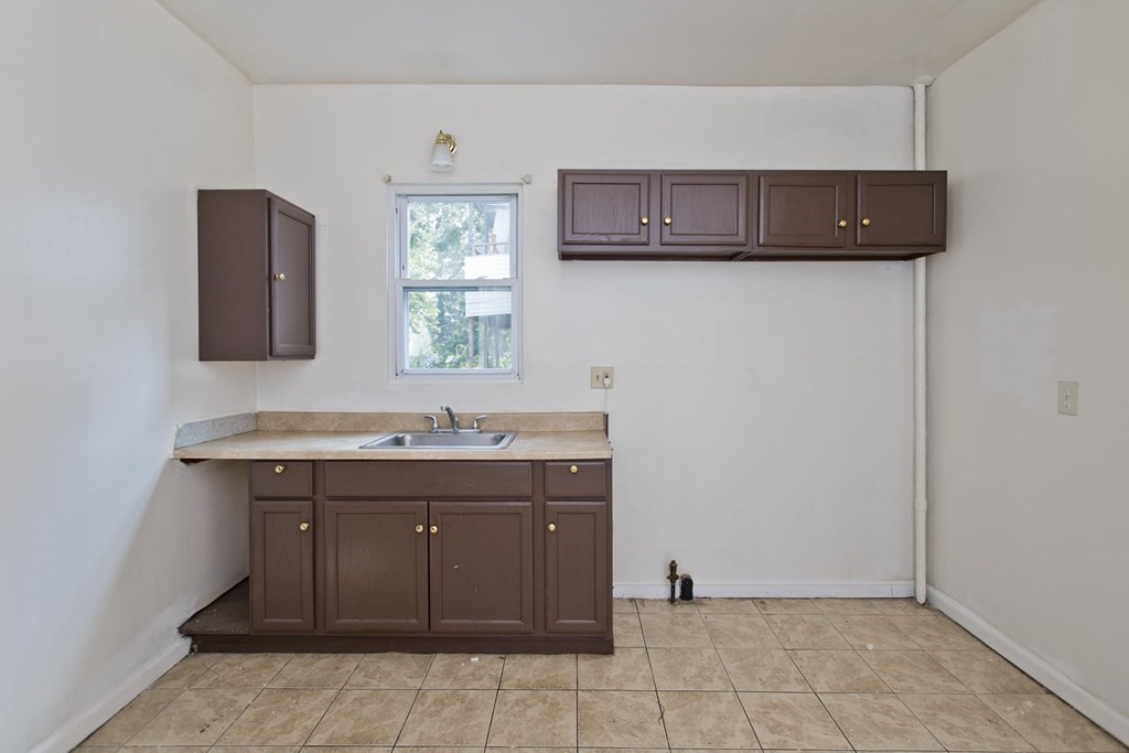 61 Euclid Avenue Springfield, MA 01108 - Photo 15 of 42 Gallery Image 15