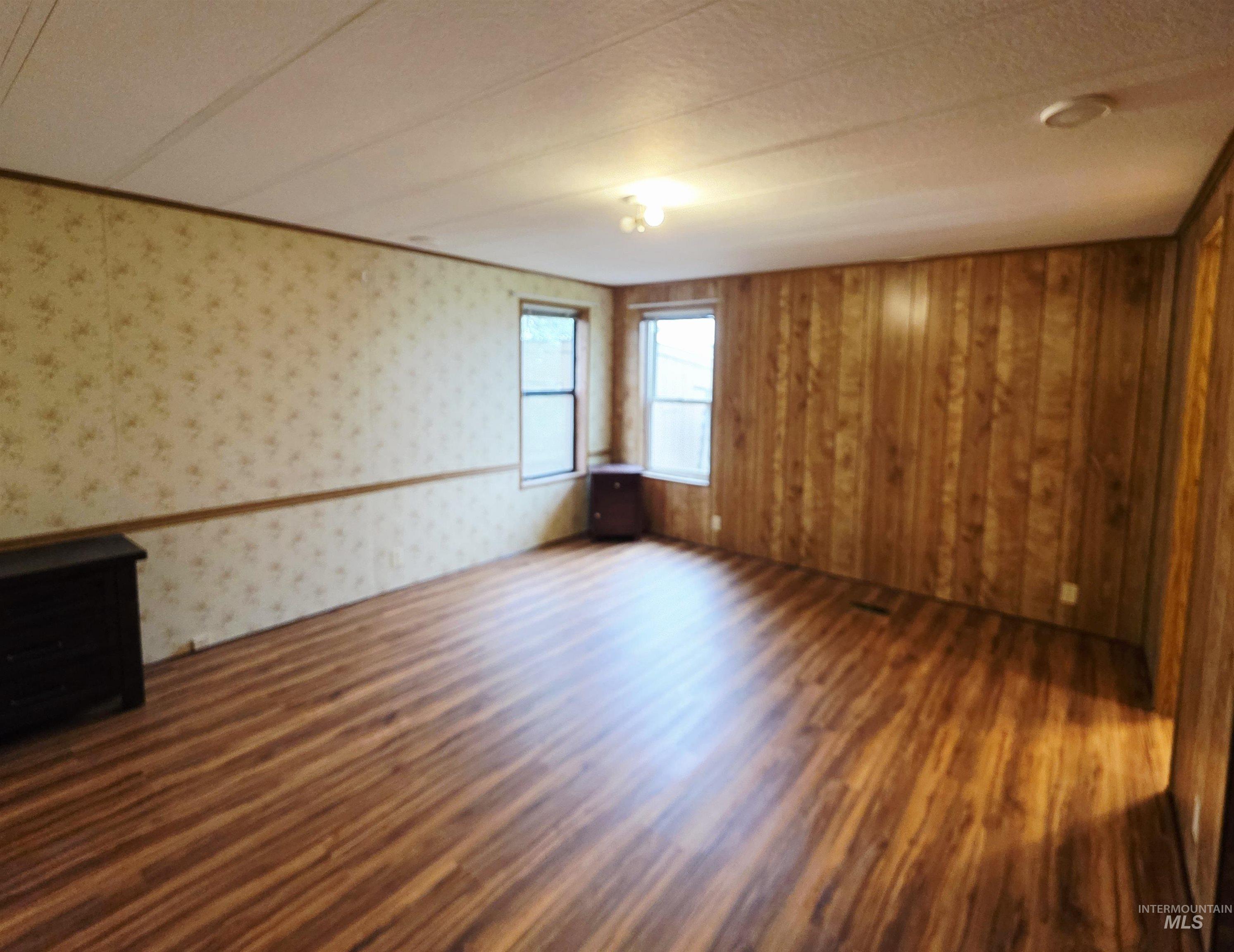 2015 6th Avenue, Unit 14 Clarkston, WA 99403 - Photo 18 of 27 Spare room with dark wood-style flooring