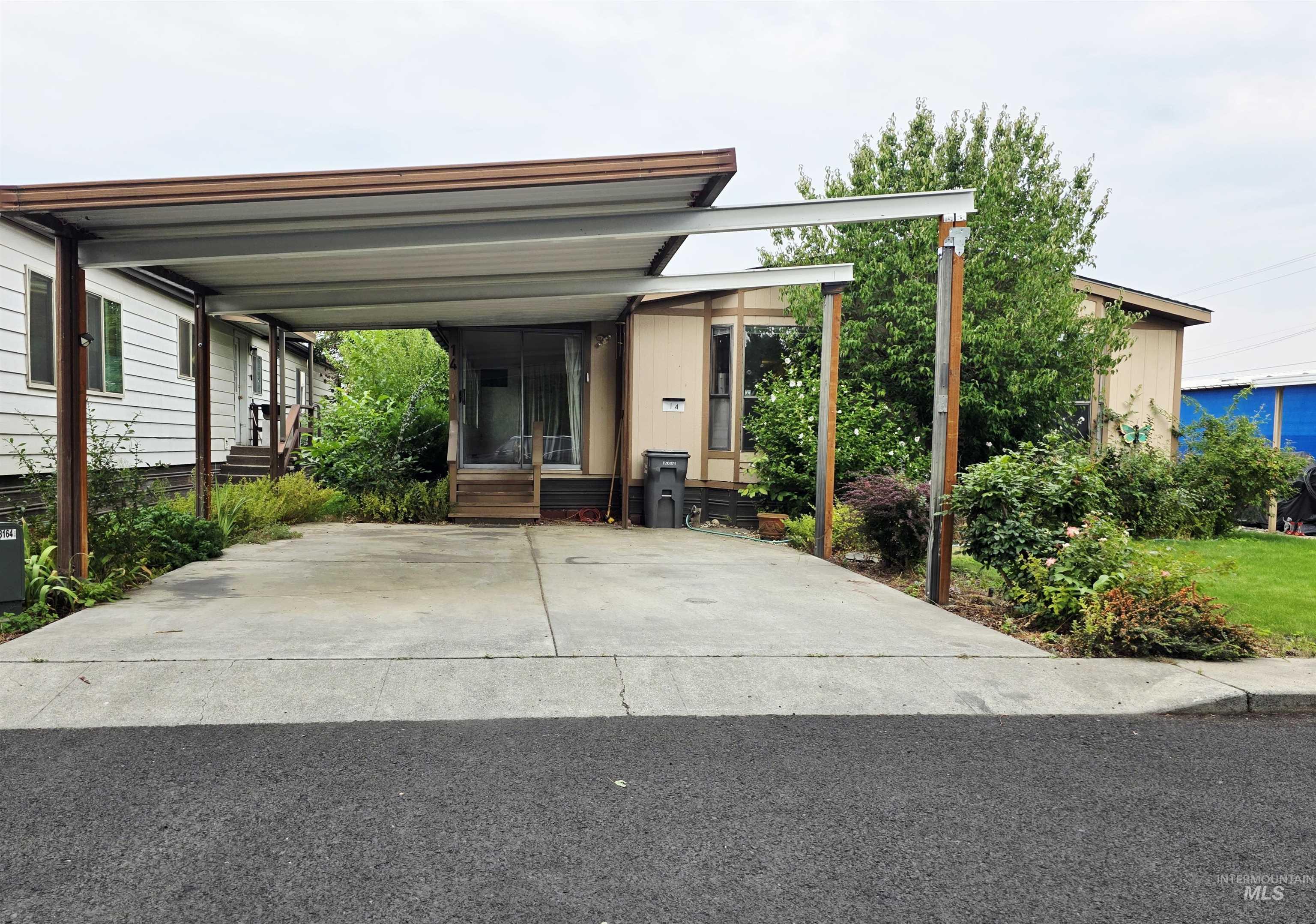 2015 6th Avenue, Unit 14 Clarkston, WA 99403 - Photo 2 of 27 View of car parking with a carport