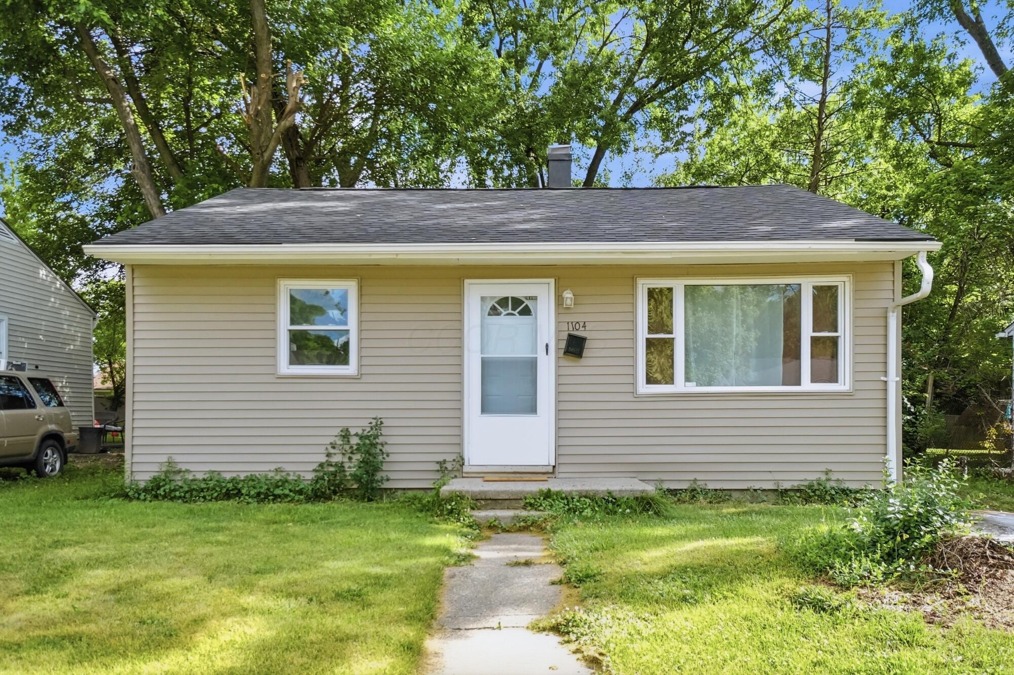 1104 Russell Avenue Springfield, OH 45506 - Photo 2 of 24
