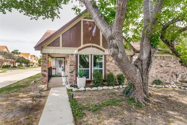 $2,100 | 2001 Embassy Way, Carrollton, TX 75006