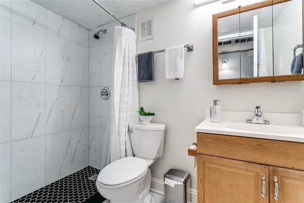 $2,100 | 2001 Embassy Way, Carrollton, TX 75006