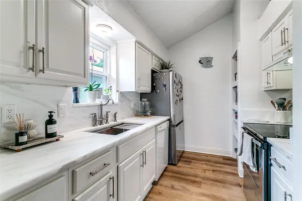 $2,100 | 2001 Embassy Way, Carrollton, TX 75006