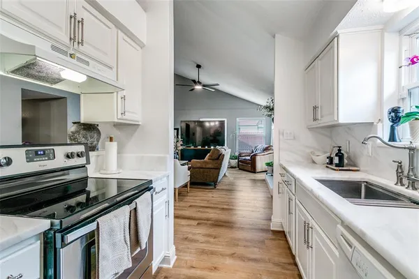 $2,100 | 2001 Embassy Way, Carrollton, TX 75006