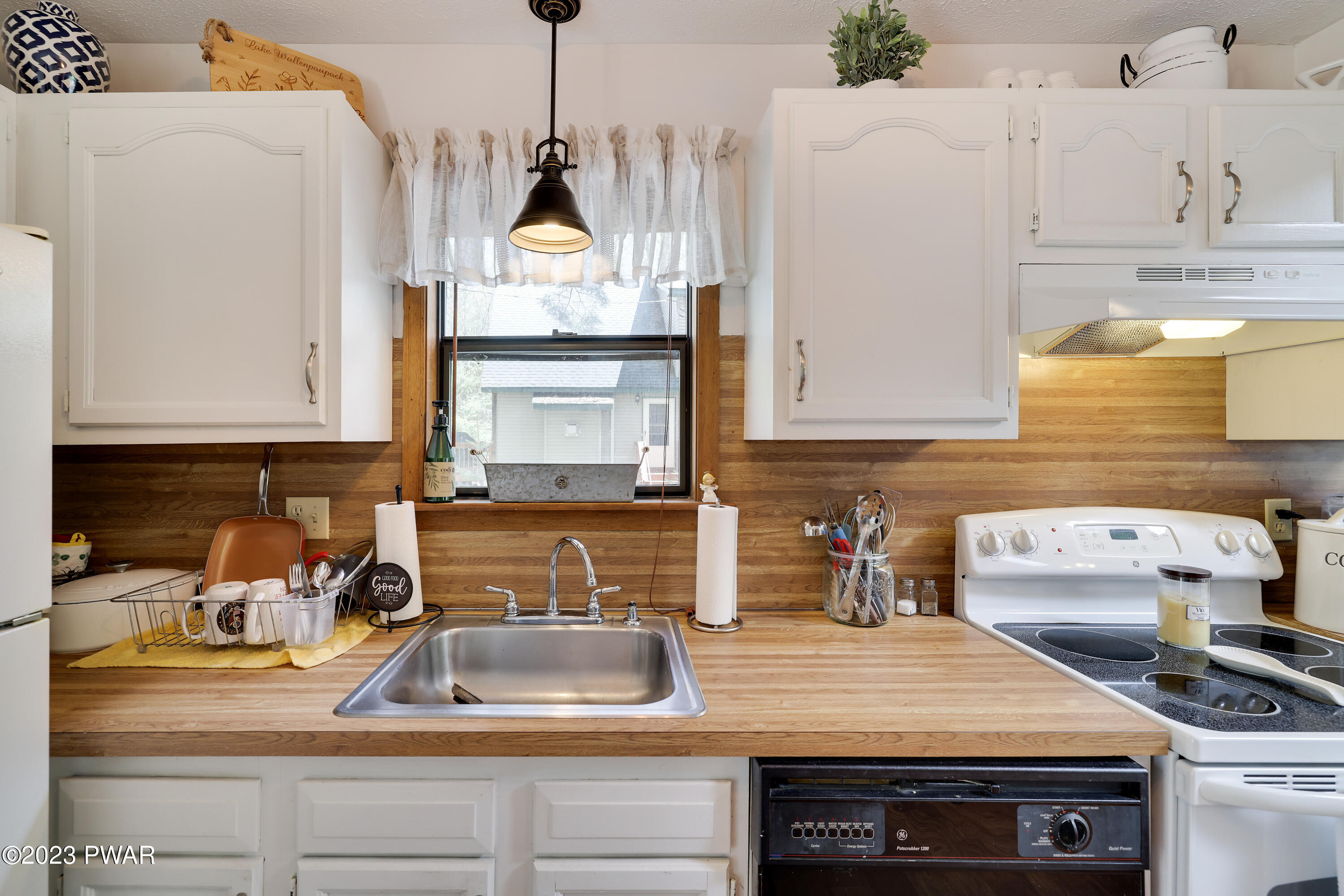 884 Goose Pond Road Lake Ariel, PA 18436 - Photo 5 of 39 a kitchen with a sink and cabinets