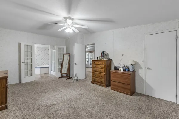 a view of a livingroom with closet