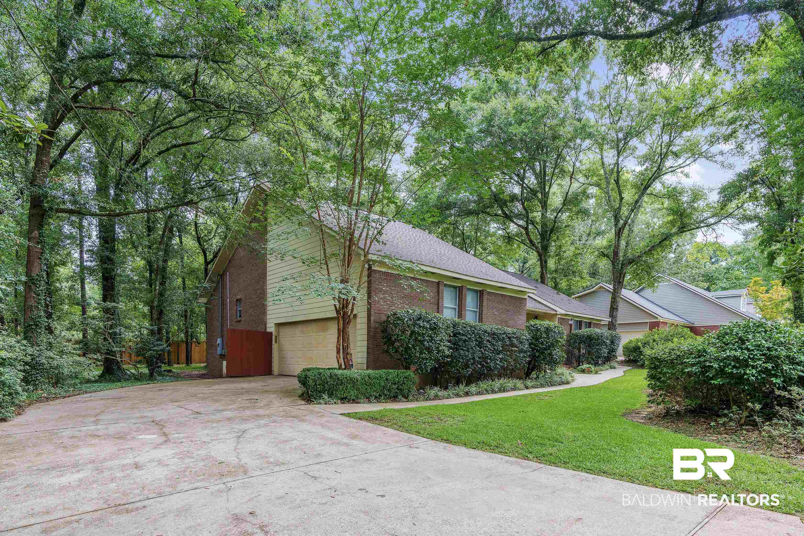 305 Beall Lane Daphne, AL 36526 - Photo 6 of 28 Garage Entry