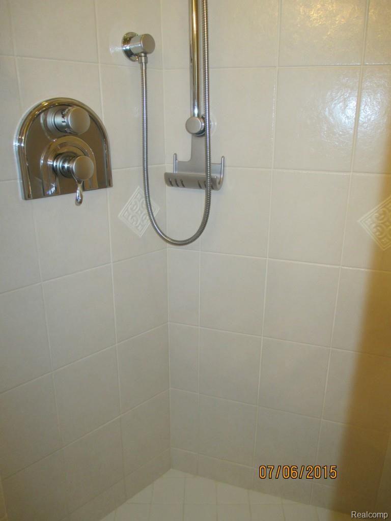 24520 Kelly Road Eastpointe, MI 48021 - Photo 10 of 37 IMG_0697.jpg