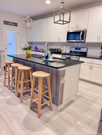 $2,300 | 13170 Quinlan, San Antonio, TX 78253