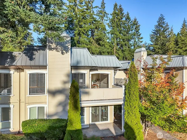 $715,000 | 10218 Northeast 16th Street, Unit Q7, Bellevue, WA 98004