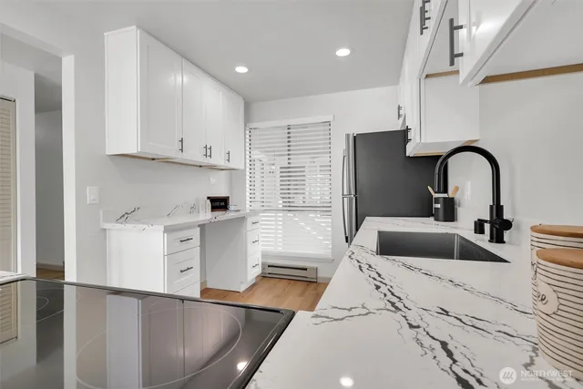 $715,000 | 10218 Northeast 16th Street, Unit Q7, Bellevue, WA 98004