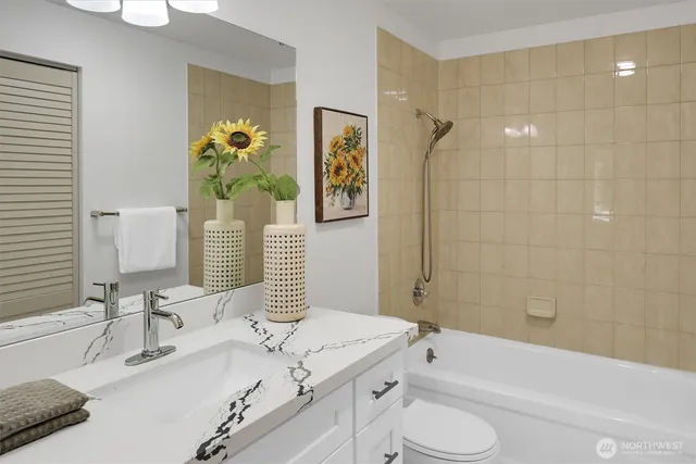 $715,000 | 10218 Northeast 16th Street, Unit Q7, Bellevue, WA 98004