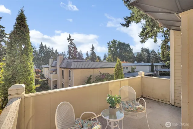 $715,000 | 10218 Northeast 16th Street, Unit Q7, Bellevue, WA 98004