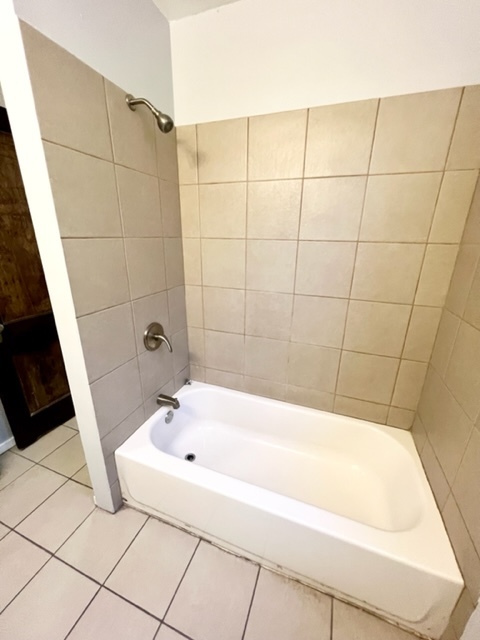 6141 South Rhodes Avenue Chicago, IL 60637 - Photo 8 of 25 Gallery Image 8