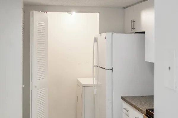 $2,700 | 5065 Wiles Road, Unit 307, Coconut Creek, FL 33073
