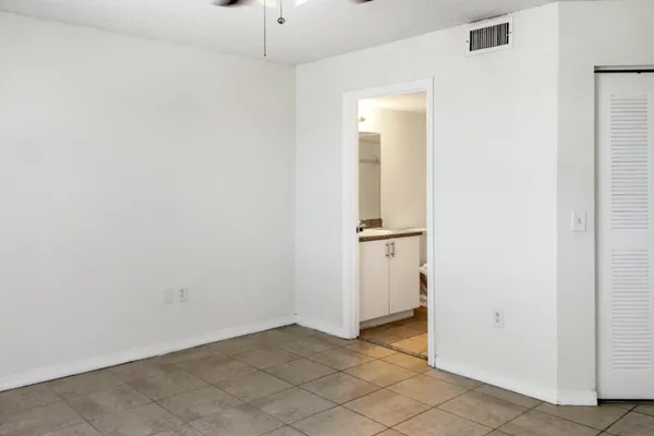 $2,700 | 5065 Wiles Road, Unit 307, Coconut Creek, FL 33073