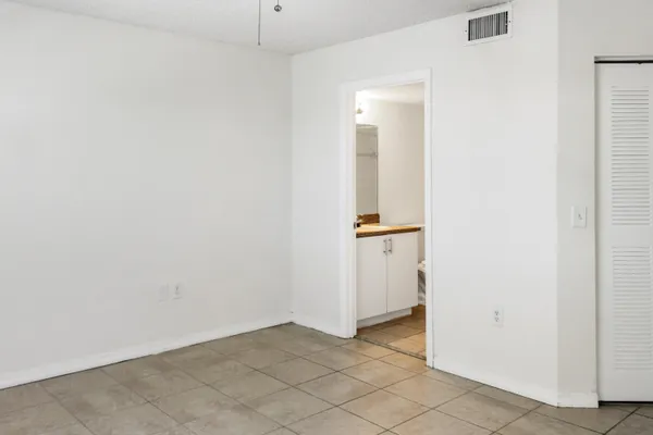 $2,700 | 5065 Wiles Road, Unit 307, Coconut Creek, FL 33073