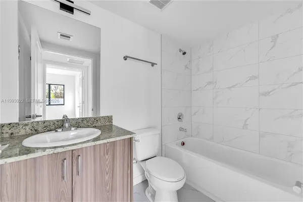 $2,200 | 175 Northwest 160th Street, Unit 113, North Miami Beach, FL 33169