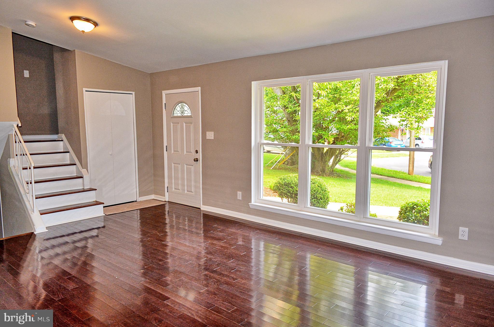 10901 Fiesta Road Silver Spring, MD 20901 - Photo 3 of 17 Living Room
