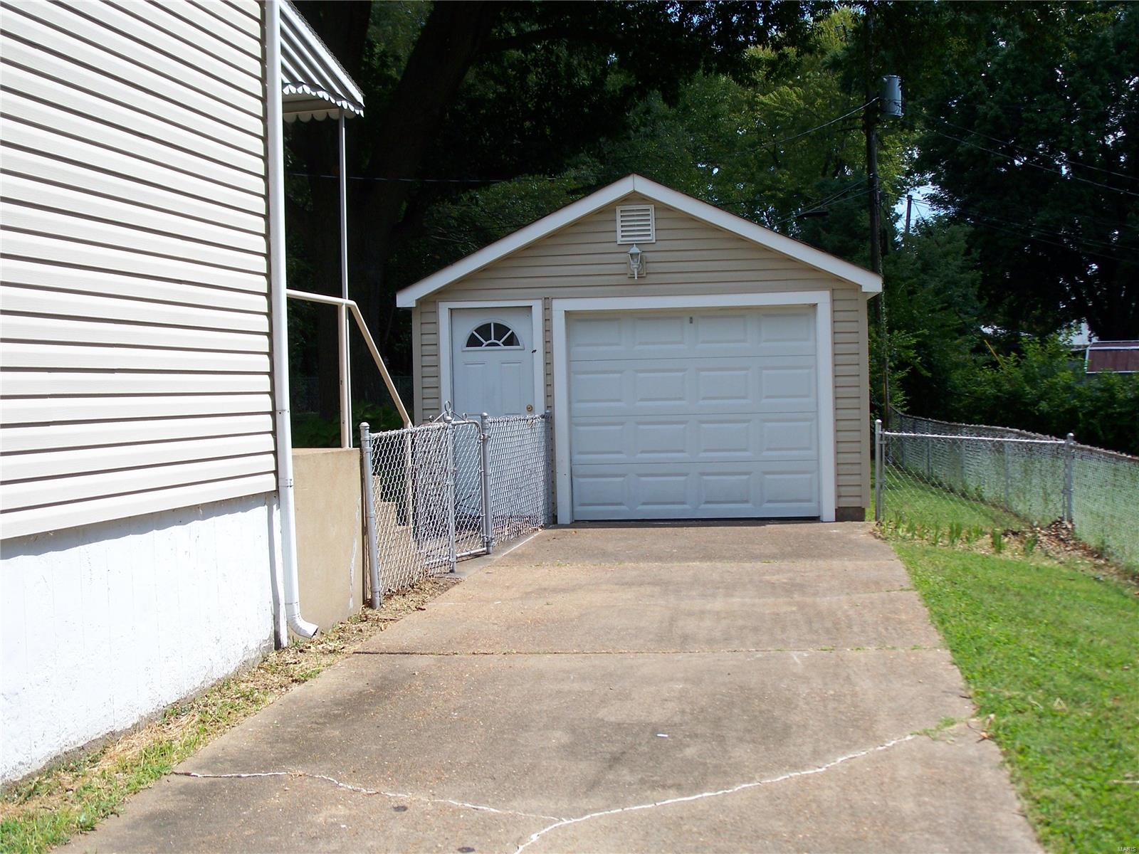 305 Derhake Road Florissant, MO 63031 - Photo 17 of 18 Gallery Image 17