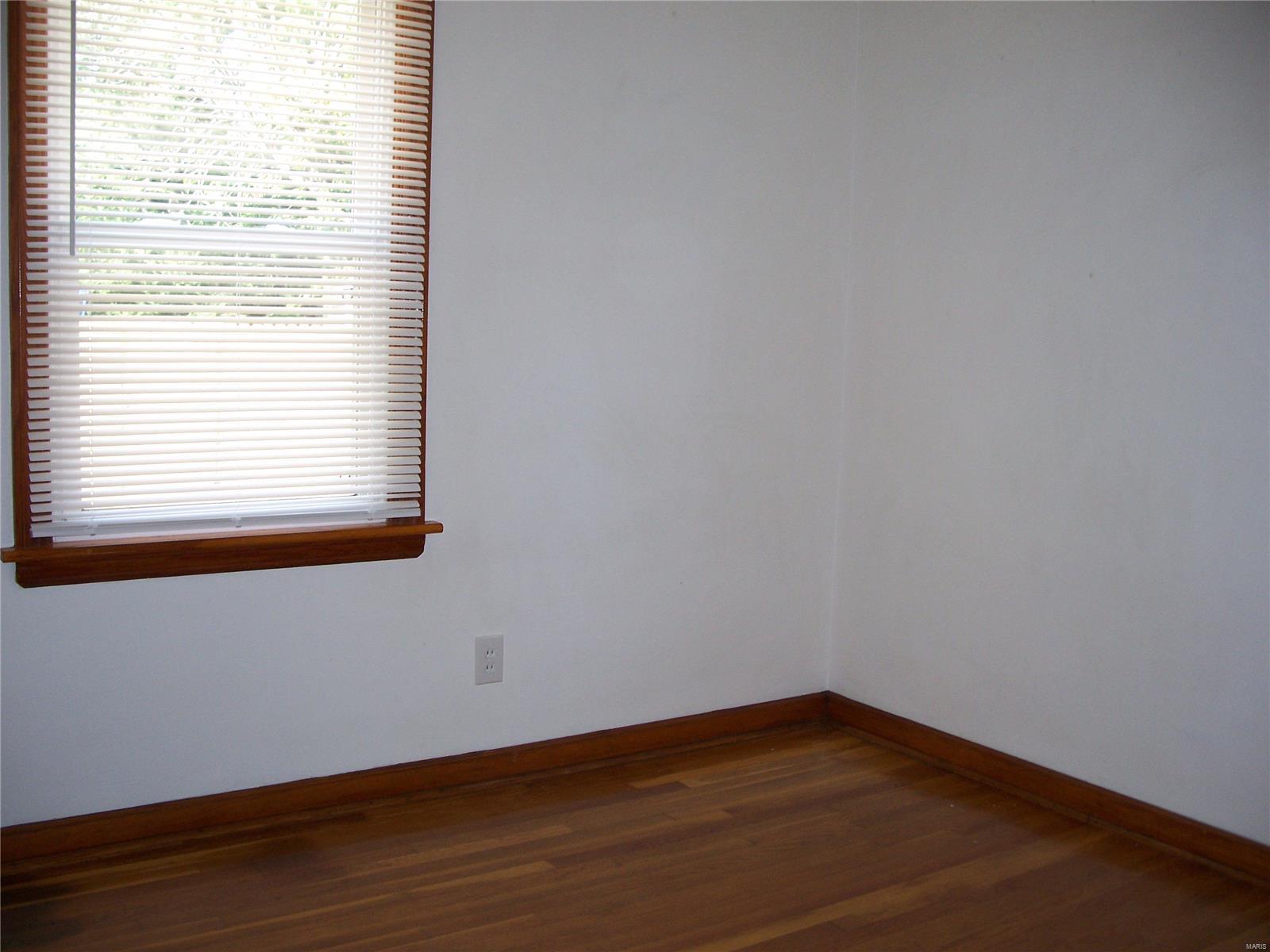 305 Derhake Road Florissant, MO 63031 - Photo 8 of 18 Gallery Image 8