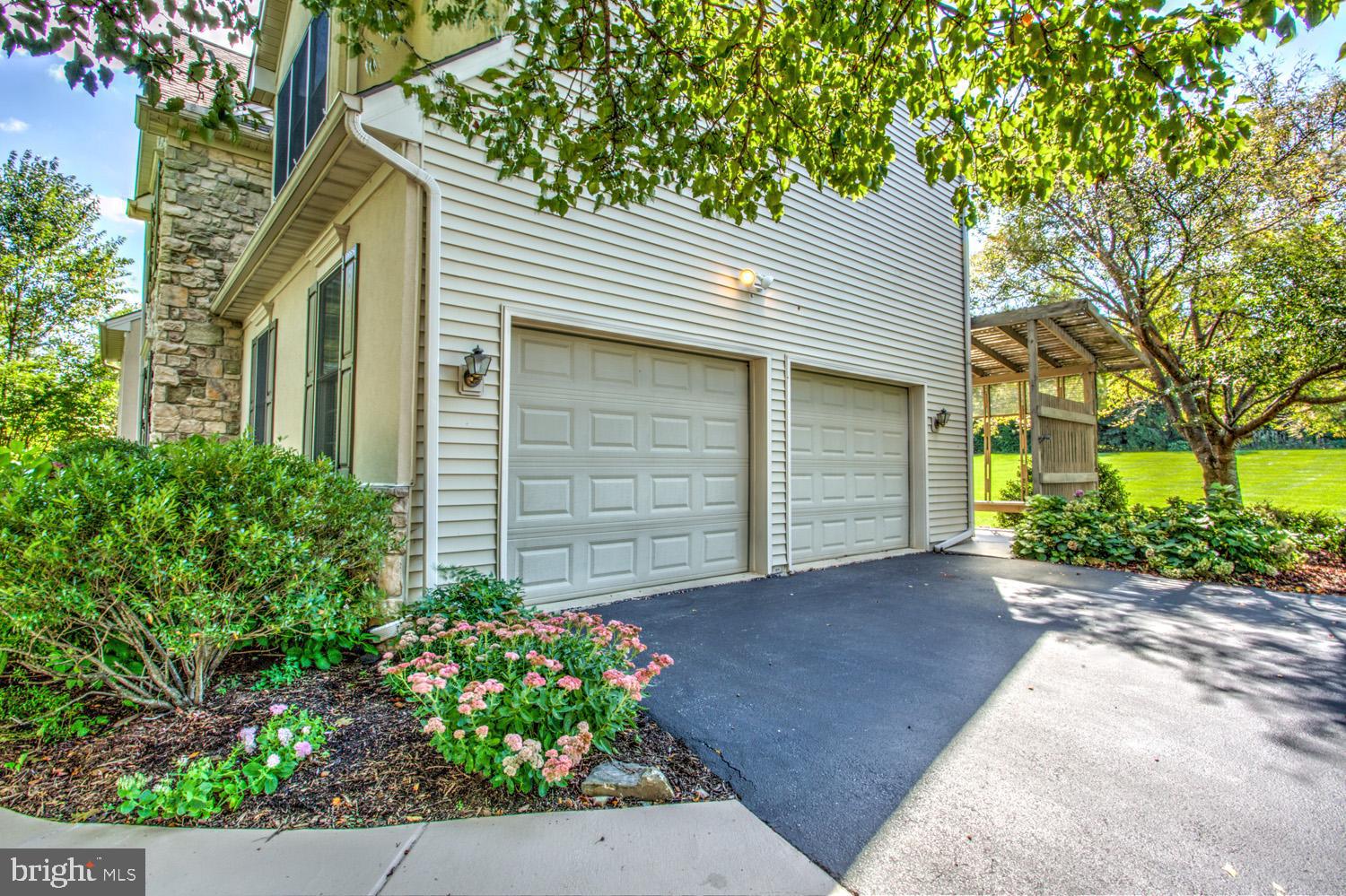 2158 Meadow Ridge Drive Lancaster, PA 17601 - Photo 3 of 38 Gallery Image 3