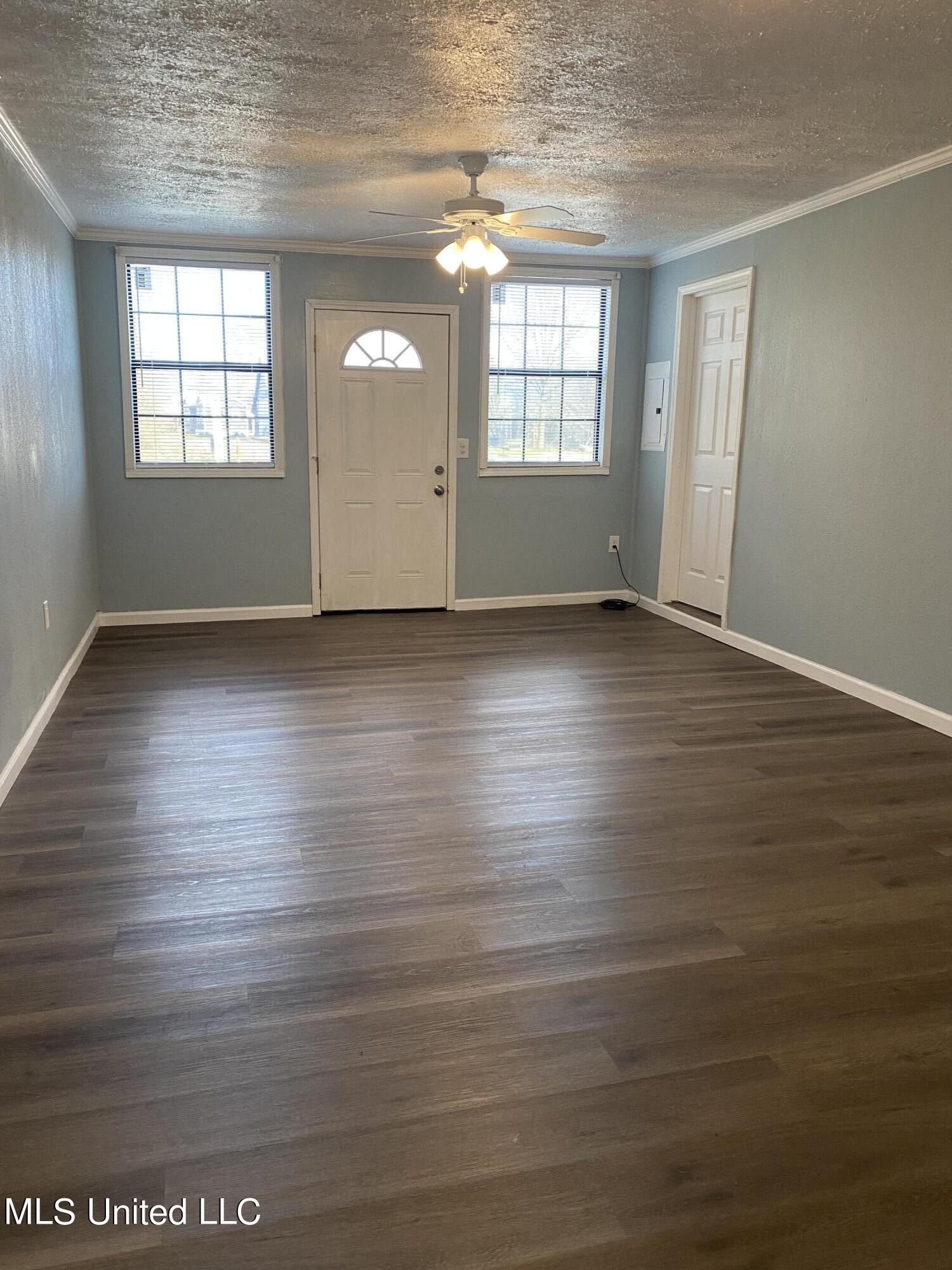 14 Hillsboro-Ludlow Road Forest, MS 39074 - Photo 3 of 18 Living/Dining