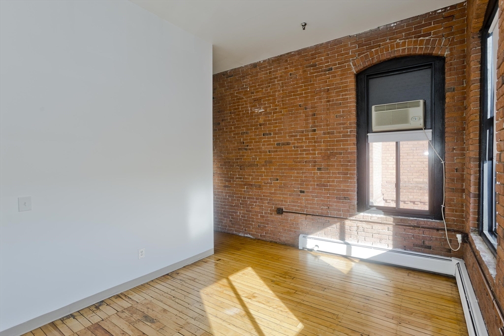 45 Willow Street, Unit 1 Springfield, MA 01103 - Photo 11 of 31