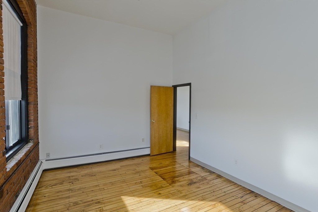 45 Willow Street, Unit 1 Springfield, MA 01103 - Photo 12 of 31