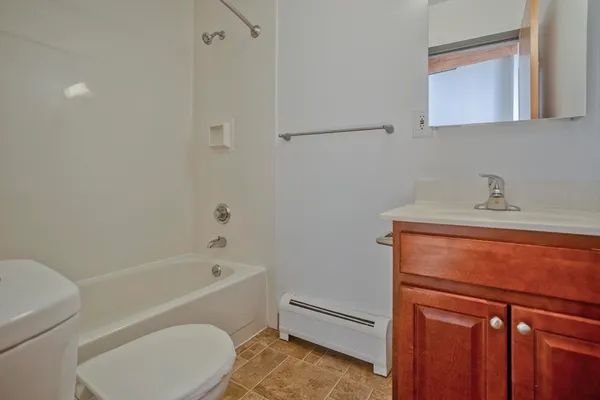 $1,820 | 45 Willow Street, Unit 1, Springfield, MA 01103