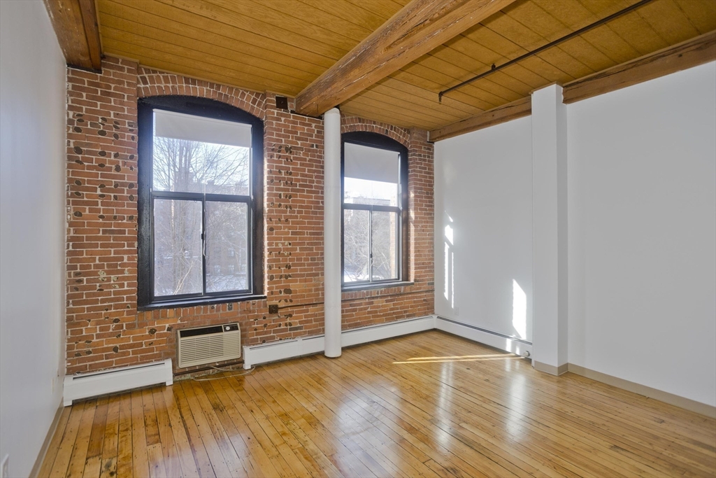 45 Willow Street, Unit 1 Springfield, MA 01103 - Photo 14 of 31