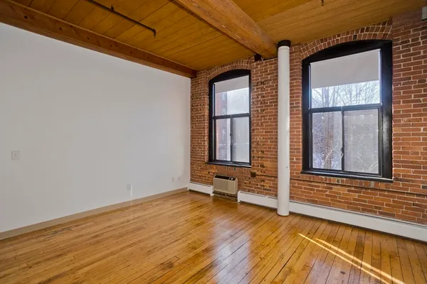 $1,820 | 45 Willow Street, Unit 1, Springfield, MA 01103