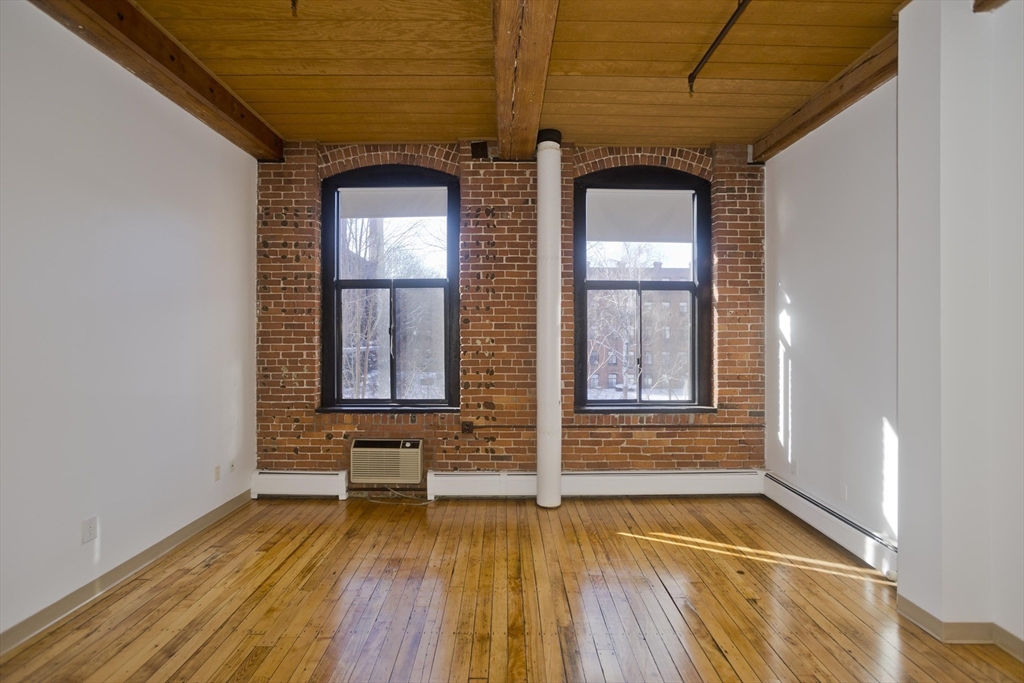 45 Willow Street, Unit 1 Springfield, MA 01103 - Photo 16 of 31