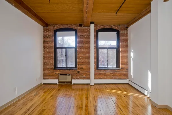 $1,820 | 45 Willow Street, Unit 1, Springfield, MA 01103