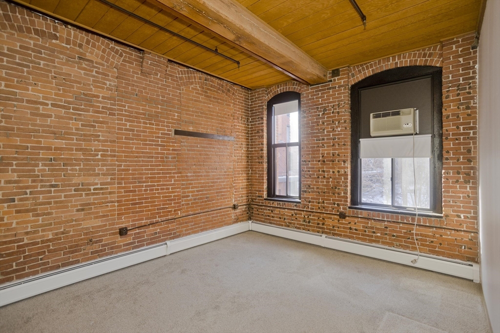 45 Willow Street, Unit 1 Springfield, MA 01103 - Photo 19 of 31