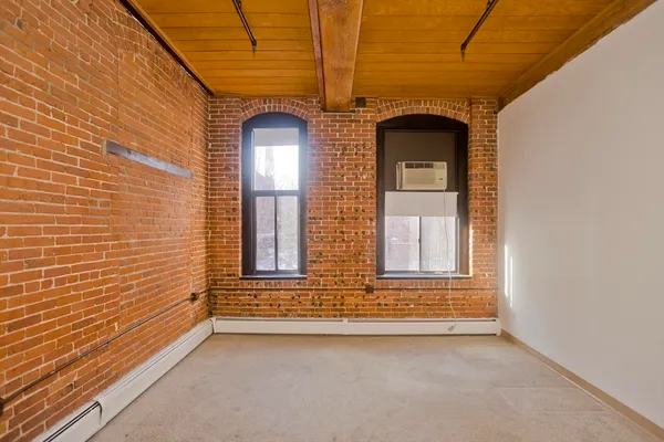 $1,820 | 45 Willow Street, Unit 1, Springfield, MA 01103