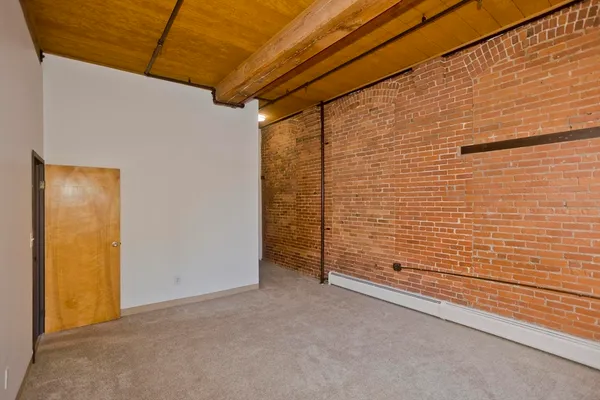 $1,820 | 45 Willow Street, Unit 1, Springfield, MA 01103