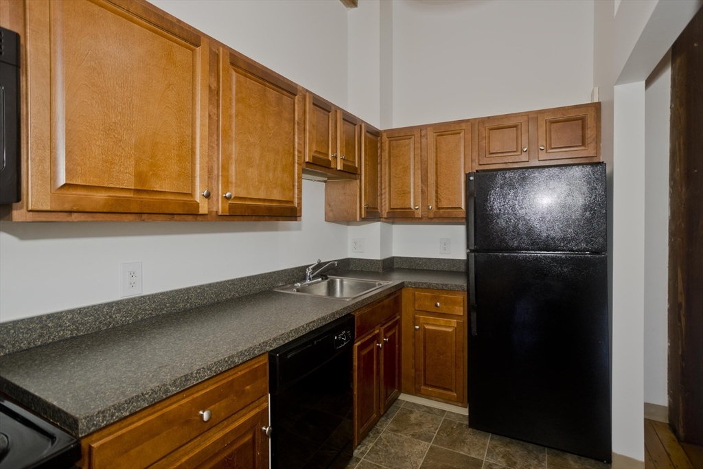 45 Willow Street, Unit 1 Springfield, MA 01103 - Photo 24 of 31