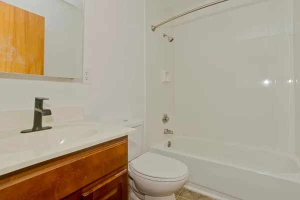 $1,820 | 45 Willow Street, Unit 1, Springfield, MA 01103