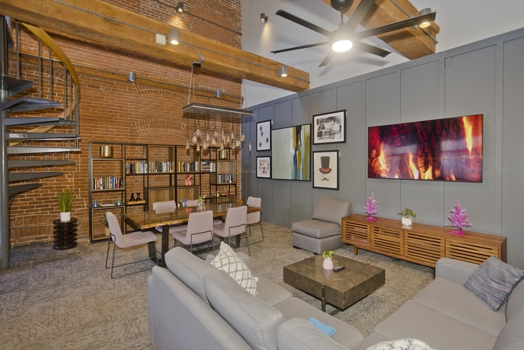 45 Willow Street, Unit 1 Springfield, MA 01103 - Photo 26 of 31