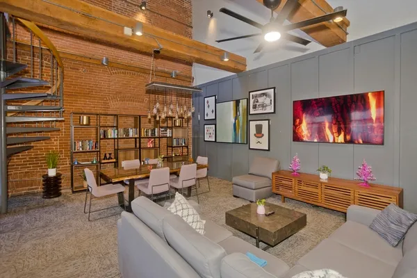 $1,820 | 45 Willow Street, Unit 1, Springfield, MA 01103