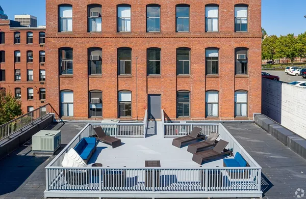 $1,820 | 45 Willow Street, Unit 1, Springfield, MA 01103