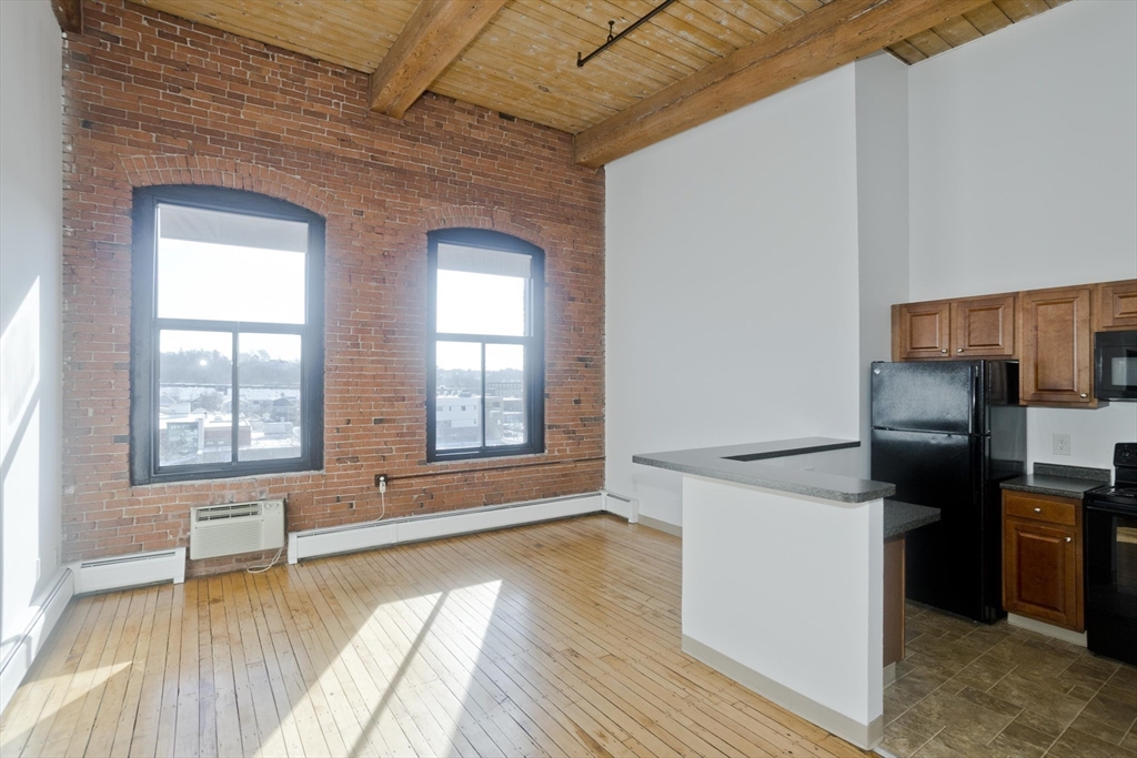 45 Willow Street, Unit 1 Springfield, MA 01103 - Photo 4 of 31