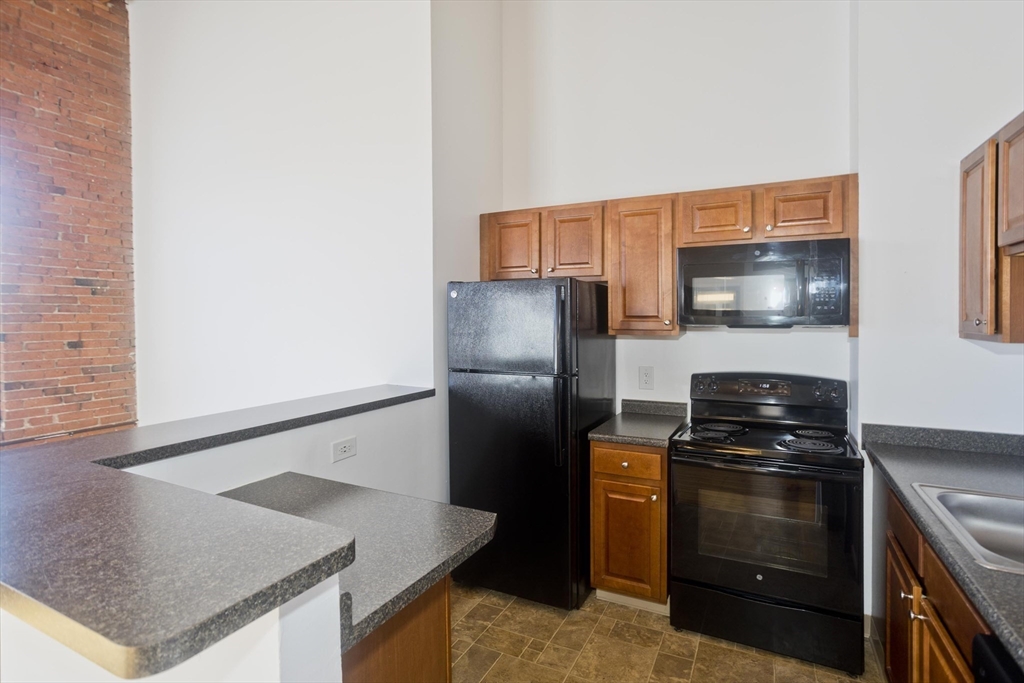 45 Willow Street, Unit 1 Springfield, MA 01103 - Photo 7 of 31